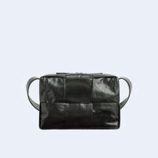 보테가 베네타 미디엄 아르코 카메라백 블랙